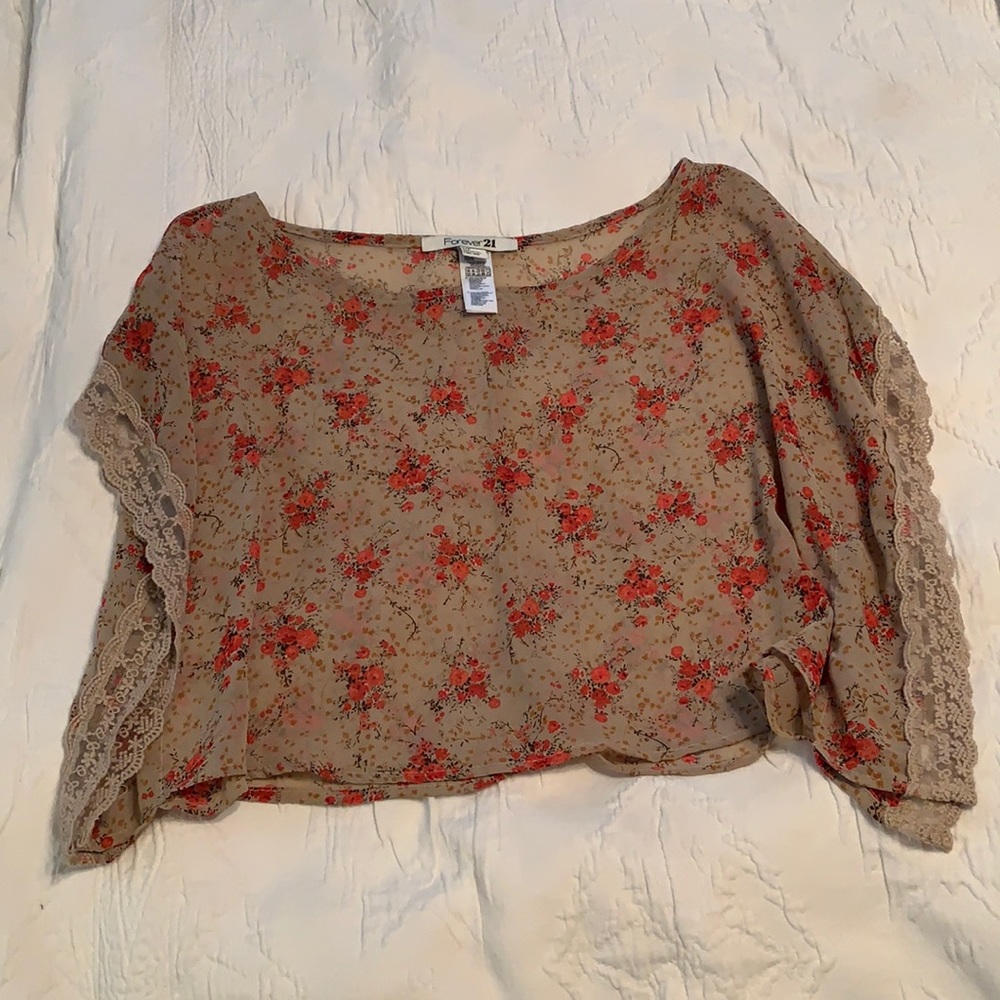 FINAL SALE🚨🚨 Flowy Crop Top